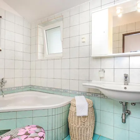 3 Bedroom Cozy In